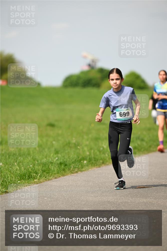 10.05.2026 - 8. Wedeler Halbmarathon Dr. Thomas Lammeyer http://msf.ph/oto/9693393 10.05.2026 11:17:46 Laufen 699 meine-sportfotos.de