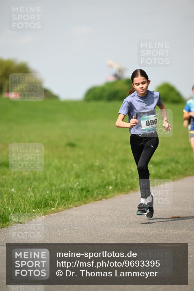 10.05.2026 - 8. Wedeler Halbmarathon Dr. Thomas Lammeyer http://msf.ph/oto/9693395 10.05.2026 11:17:46 Laufen 699 meine-sportfotos.de