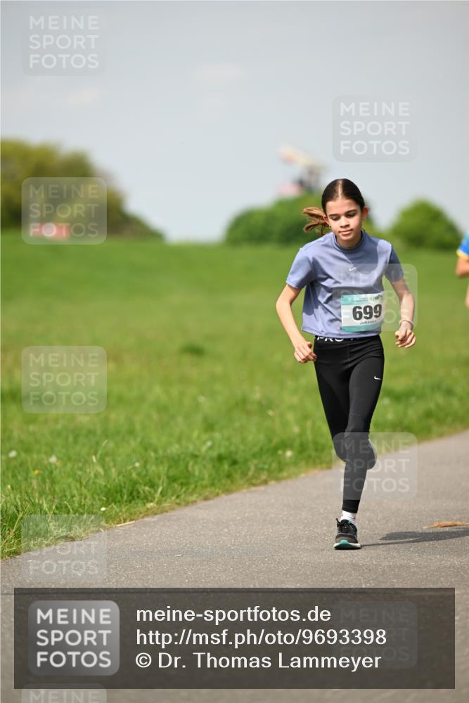 10.05.2026 - 8. Wedeler Halbmarathon Dr. Thomas Lammeyer http://msf.ph/oto/9693398 10.05.2026 11:17:46 Laufen 699 meine-sportfotos.de