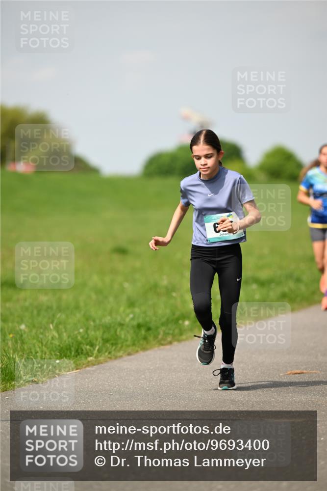 10.05.2026 - 8. Wedeler Halbmarathon Dr. Thomas Lammeyer http://msf.ph/oto/9693400 10.05.2026 11:17:46 Laufen  meine-sportfotos.de