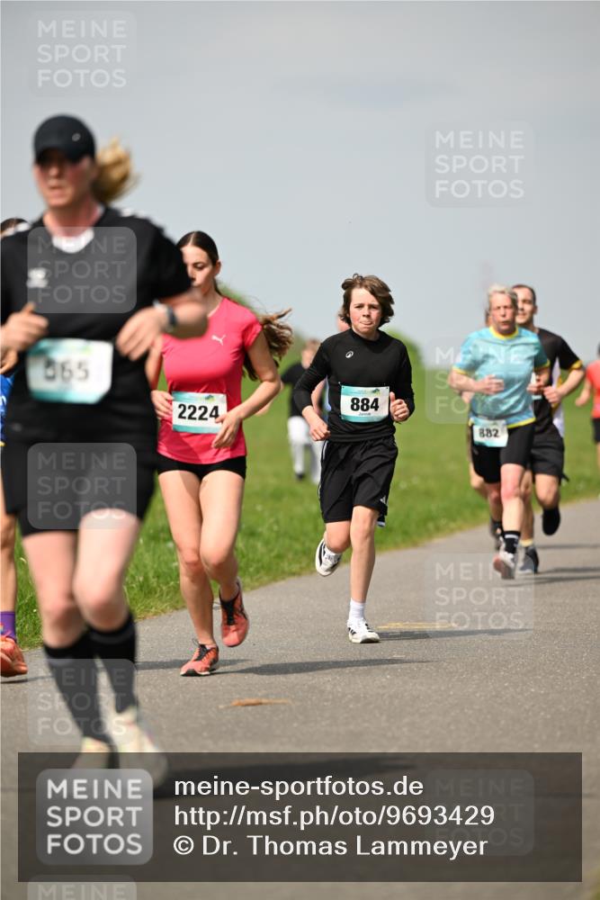 10.05.2026 - 8. Wedeler Halbmarathon Dr. Thomas Lammeyer http://msf.ph/oto/9693429 10.05.2026 11:17:49 Laufen 365, 2224, 884, 882 meine-sportfotos.de