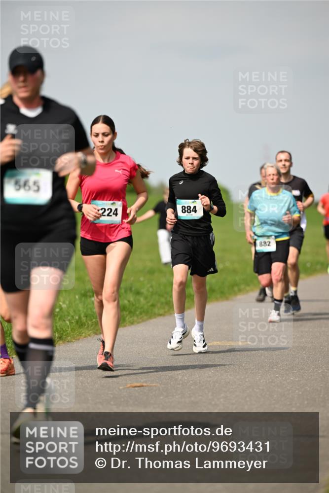 10.05.2026 - 8. Wedeler Halbmarathon Dr. Thomas Lammeyer http://msf.ph/oto/9693431 10.05.2026 11:17:49 Laufen 565, 224, 884, 882 meine-sportfotos.de