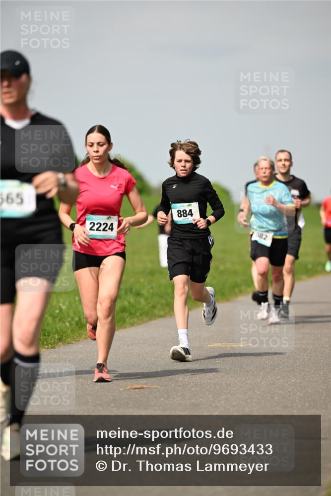 10.05.2026 - 8. Wedeler Halbmarathon Dr. Thomas Lammeyer http://msf.ph/oto/9693433 10.05.2026 11:17:49 Laufen 565, 2224, 884, 882 meine-sportfotos.de
