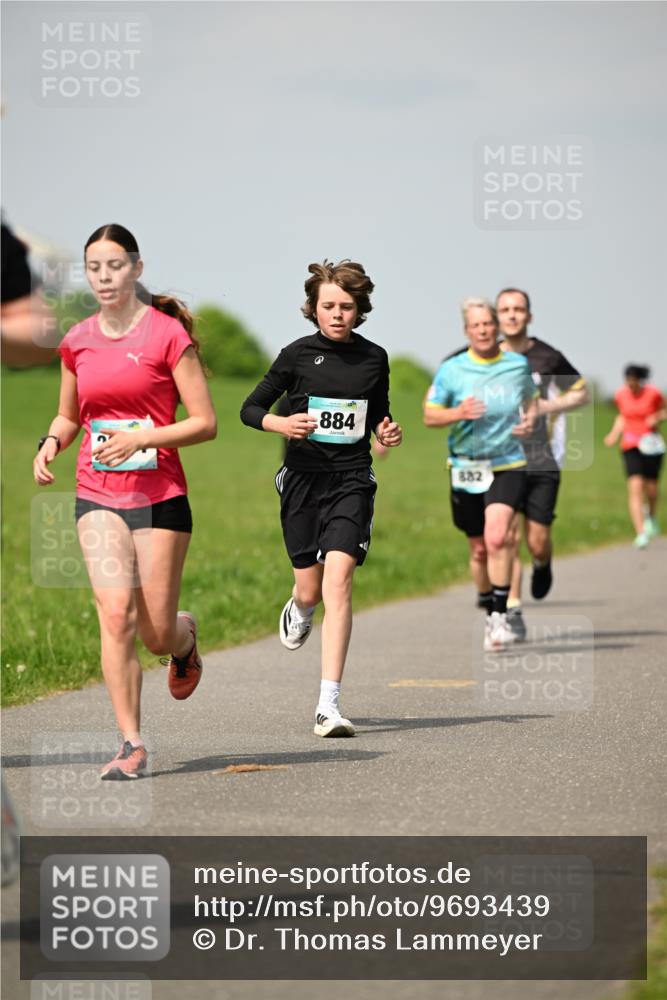 10.05.2026 - 8. Wedeler Halbmarathon Dr. Thomas Lammeyer http://msf.ph/oto/9693439 10.05.2026 11:17:50 Laufen 884, 832 meine-sportfotos.de