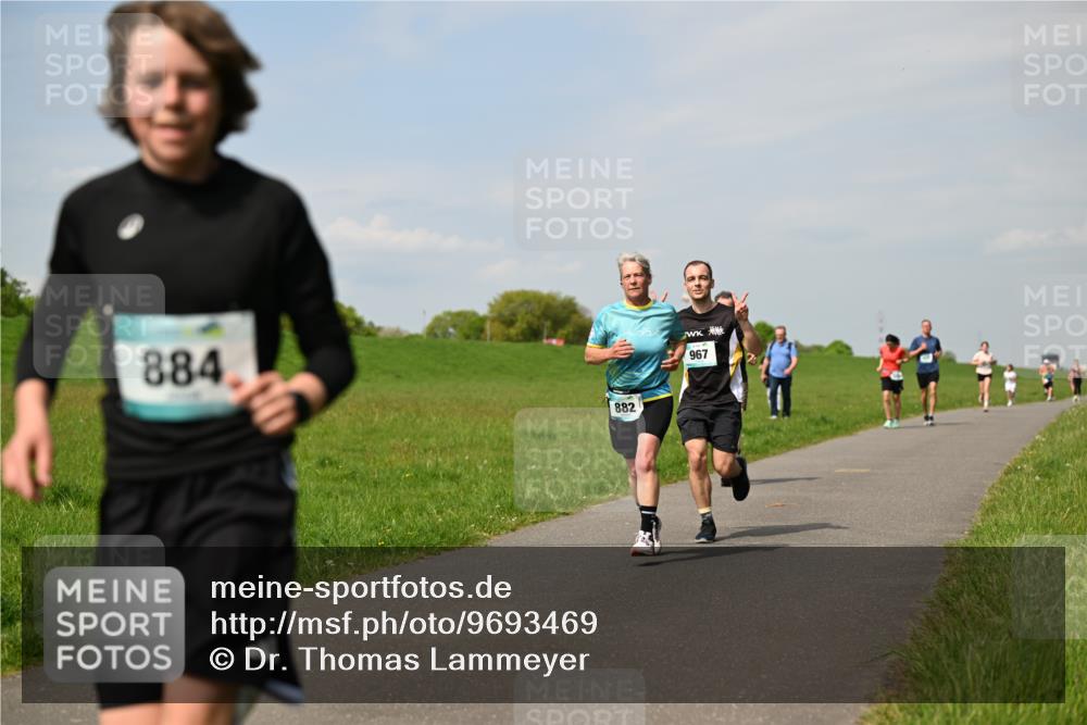 10.05.2026 - 8. Wedeler Halbmarathon Dr. Thomas Lammeyer http://msf.ph/oto/9693469 10.05.2026 11:17:54 Laufen 884, 882, 967 meine-sportfotos.de