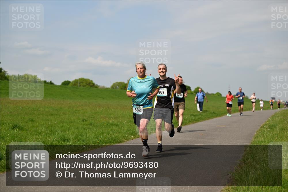 10.05.2026 - 8. Wedeler Halbmarathon Dr. Thomas Lammeyer http://msf.ph/oto/9693480 10.05.2026 11:17:55 Laufen 882, 967, 2240 meine-sportfotos.de
