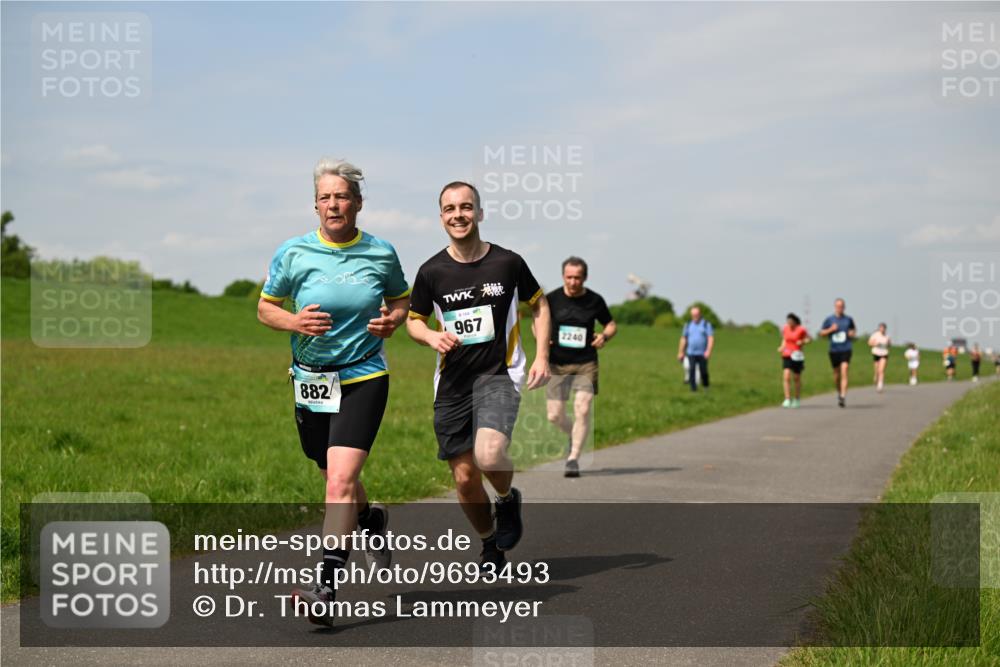 10.05.2026 - 8. Wedeler Halbmarathon Dr. Thomas Lammeyer http://msf.ph/oto/9693493 10.05.2026 11:17:55 Laufen 882, 967, 2240 meine-sportfotos.de