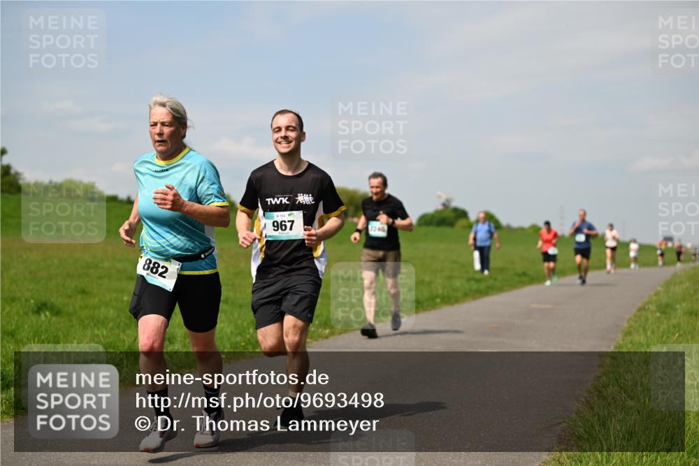 10.05.2026 - 8. Wedeler Halbmarathon Dr. Thomas Lammeyer http://msf.ph/oto/9693498 10.05.2026 11:17:56 Laufen 882, 164, 967, 2240 meine-sportfotos.de