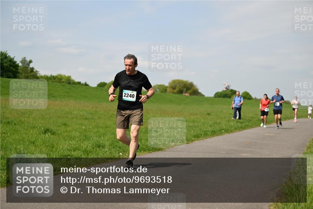 10.05.2026 - 8. Wedeler Halbmarathon Dr. Thomas Lammeyer http://msf.ph/oto/9693518 10.05.2026 11:17:57 Laufen 2240 meine-sportfotos.de