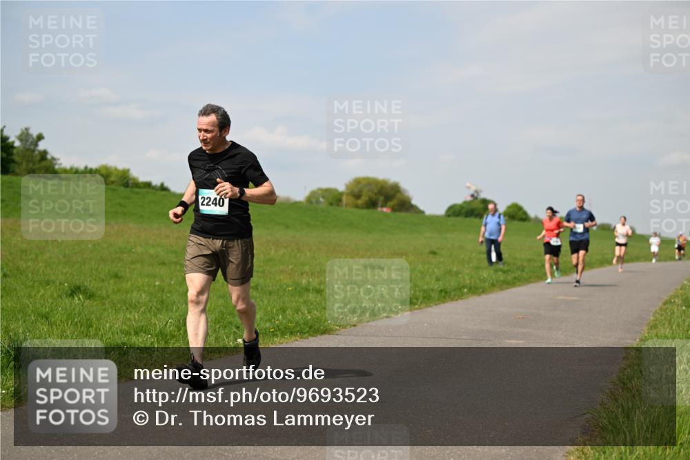 10.05.2026 - 8. Wedeler Halbmarathon Dr. Thomas Lammeyer http://msf.ph/oto/9693523 10.05.2026 11:17:58 Laufen 2240 meine-sportfotos.de
