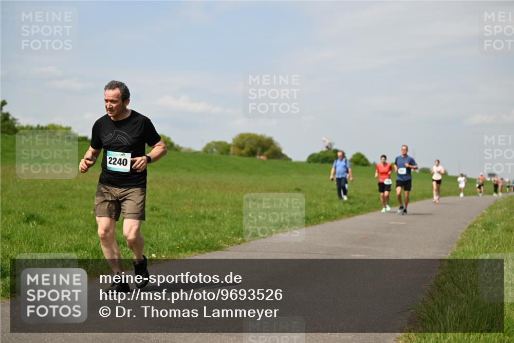 10.05.2026 - 8. Wedeler Halbmarathon Dr. Thomas Lammeyer http://msf.ph/oto/9693526 10.05.2026 11:17:58 Laufen 2240 meine-sportfotos.de