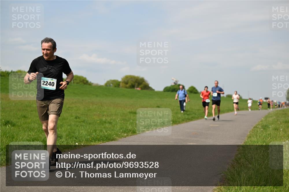 10.05.2026 - 8. Wedeler Halbmarathon Dr. Thomas Lammeyer http://msf.ph/oto/9693528 10.05.2026 11:17:58 Laufen 2240 meine-sportfotos.de
