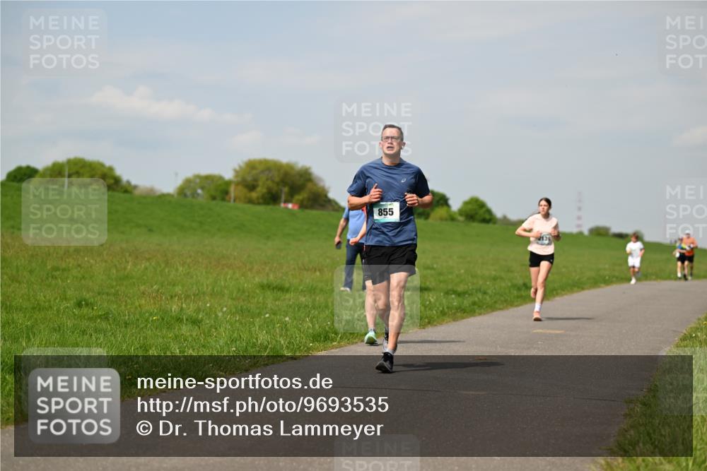10.05.2026 - 8. Wedeler Halbmarathon Dr. Thomas Lammeyer http://msf.ph/oto/9693535 10.05.2026 11:18:02 Laufen 855 meine-sportfotos.de