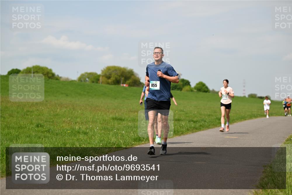 10.05.2026 - 8. Wedeler Halbmarathon Dr. Thomas Lammeyer http://msf.ph/oto/9693541 10.05.2026 11:18:02 Laufen 855 meine-sportfotos.de