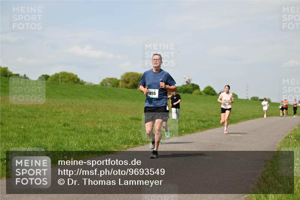 10.05.2026 - 8. Wedeler Halbmarathon Dr. Thomas Lammeyer http://msf.ph/oto/9693549 10.05.2026 11:18:03 Laufen 855 meine-sportfotos.de