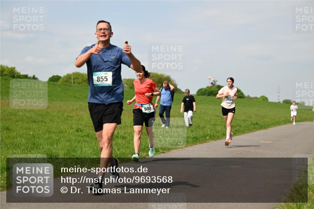 10.05.2026 - 8. Wedeler Halbmarathon Dr. Thomas Lammeyer http://msf.ph/oto/9693568 10.05.2026 11:18:04 Laufen 855, 502, 2139 meine-sportfotos.de