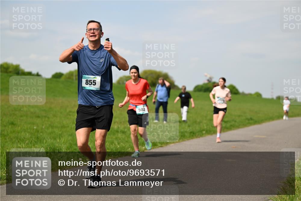 10.05.2026 - 8. Wedeler Halbmarathon Dr. Thomas Lammeyer http://msf.ph/oto/9693571 10.05.2026 11:18:04 Laufen 855, 502 meine-sportfotos.de