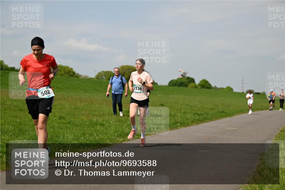 10.05.2026 - 8. Wedeler Halbmarathon Dr. Thomas Lammeyer http://msf.ph/oto/9693588 10.05.2026 11:18:06 Laufen 502, 2139 meine-sportfotos.de