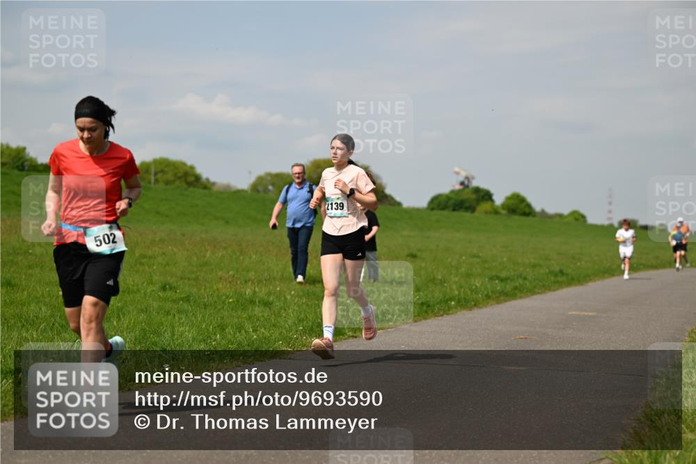 10.05.2026 - 8. Wedeler Halbmarathon Dr. Thomas Lammeyer http://msf.ph/oto/9693590 10.05.2026 11:18:06 Laufen 2139, 502 meine-sportfotos.de