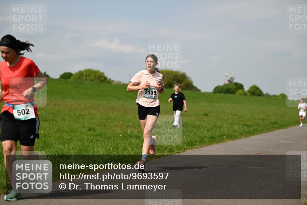 10.05.2026 - 8. Wedeler Halbmarathon Dr. Thomas Lammeyer http://msf.ph/oto/9693597 10.05.2026 11:18:06 Laufen 502, 2139, 167 meine-sportfotos.de