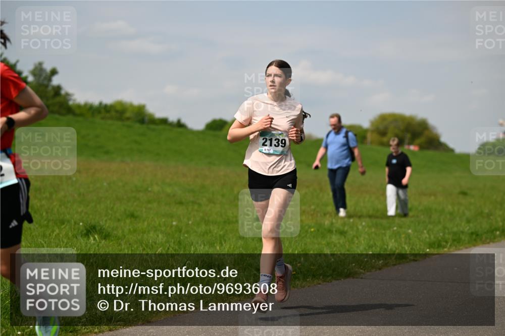 10.05.2026 - 8. Wedeler Halbmarathon Dr. Thomas Lammeyer http://msf.ph/oto/9693608 10.05.2026 11:18:07 Laufen 2139, 8167 meine-sportfotos.de