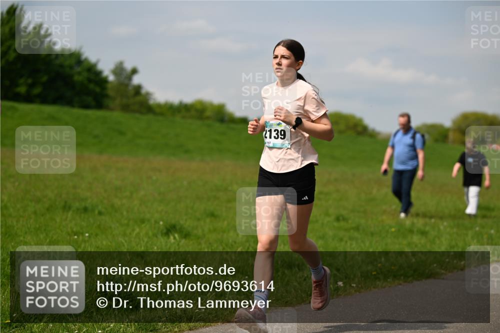 10.05.2026 - 8. Wedeler Halbmarathon Dr. Thomas Lammeyer http://msf.ph/oto/9693614 10.05.2026 11:18:07 Laufen 139, 167 meine-sportfotos.de