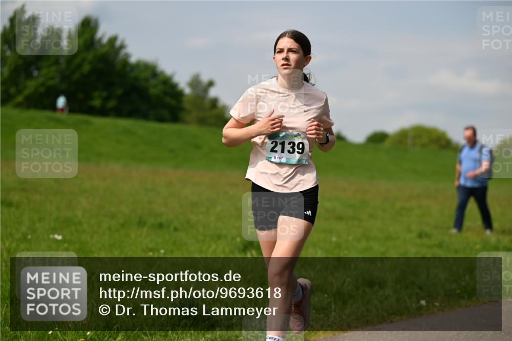 10.05.2026 - 8. Wedeler Halbmarathon Dr. Thomas Lammeyer http://msf.ph/oto/9693618 10.05.2026 11:18:08 Laufen 2139, 167 meine-sportfotos.de
