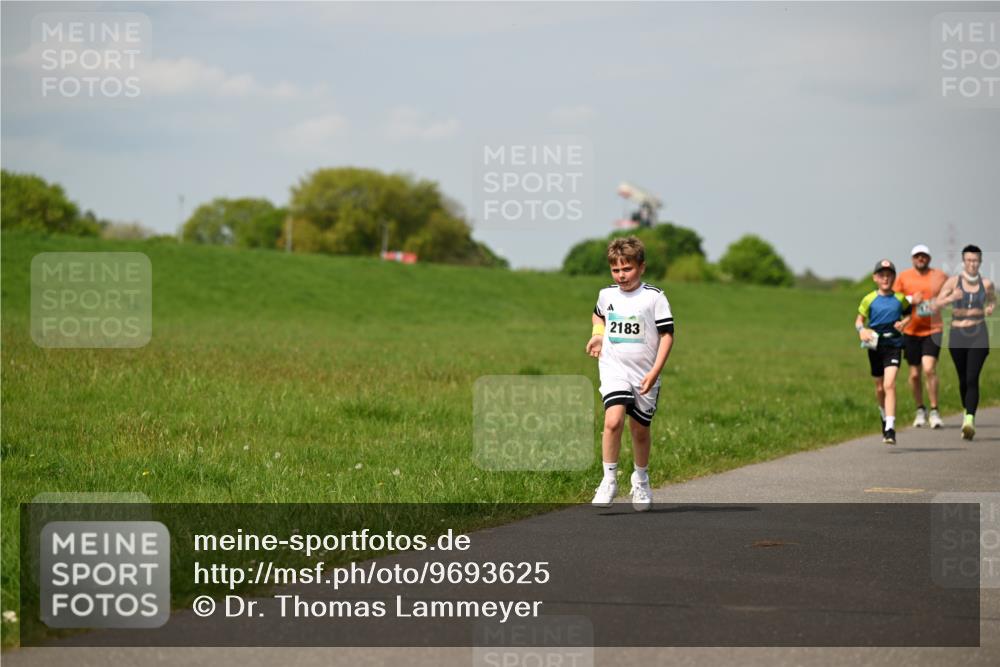 10.05.2026 - 8. Wedeler Halbmarathon Dr. Thomas Lammeyer http://msf.ph/oto/9693625 10.05.2026 11:18:14 Laufen 2183 meine-sportfotos.de