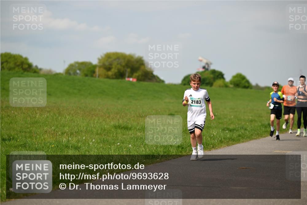 10.05.2026 - 8. Wedeler Halbmarathon Dr. Thomas Lammeyer http://msf.ph/oto/9693628 10.05.2026 11:18:14 Laufen 2183 meine-sportfotos.de