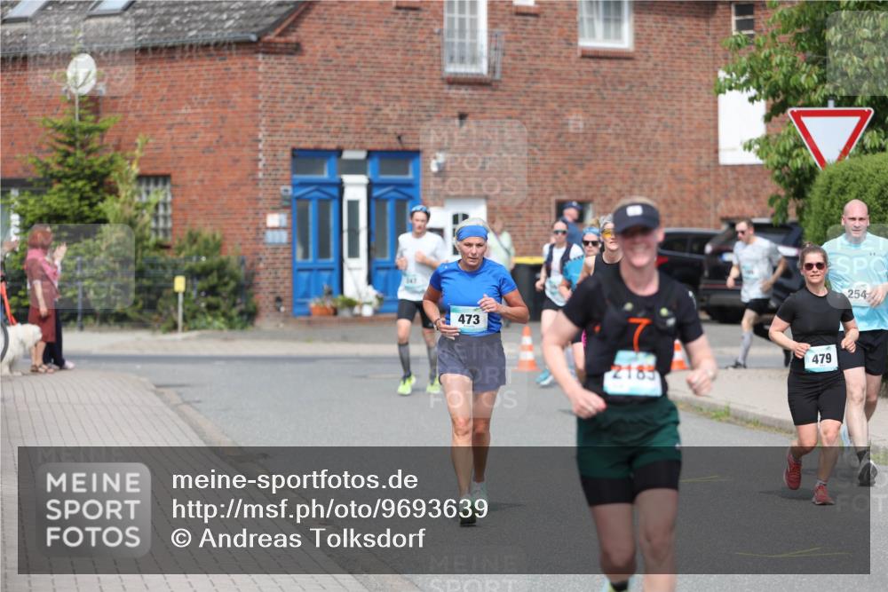 10.05.2026 - 8. Wedeler Halbmarathon Andreas Tolksdorf http://msf.ph/oto/9693639 10.05.2026 10:19:50 Laufen 263, 473, 479, 2185, 254 meine-sportfotos.de