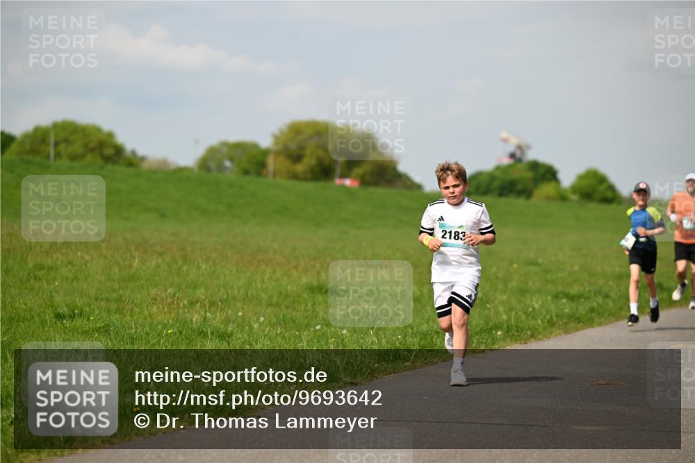 10.05.2026 - 8. Wedeler Halbmarathon Dr. Thomas Lammeyer http://msf.ph/oto/9693642 10.05.2026 11:18:15 Laufen 2183 meine-sportfotos.de