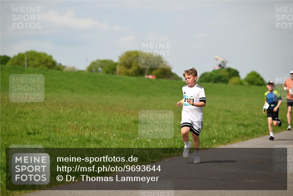 10.05.2026 - 8. Wedeler Halbmarathon Dr. Thomas Lammeyer http://msf.ph/oto/9693644 10.05.2026 11:18:15 Laufen 2123 meine-sportfotos.de