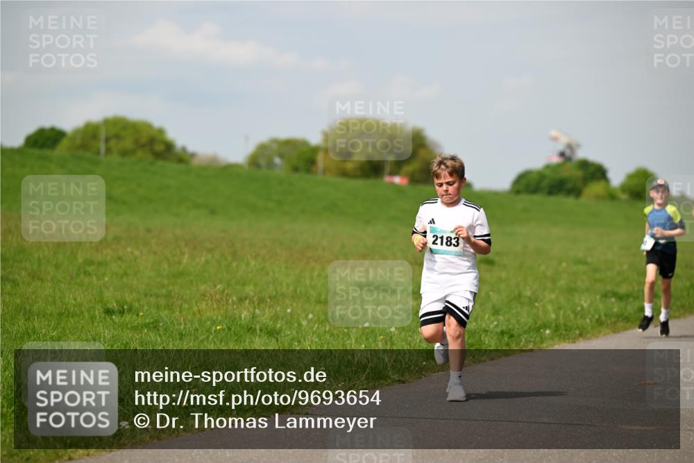10.05.2026 - 8. Wedeler Halbmarathon Dr. Thomas Lammeyer http://msf.ph/oto/9693654 10.05.2026 11:18:16 Laufen 2183 meine-sportfotos.de