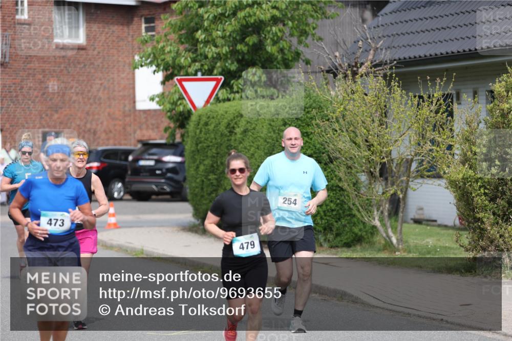 10.05.2026 - 8. Wedeler Halbmarathon Andreas Tolksdorf http://msf.ph/oto/9693655 10.05.2026 10:19:52 Laufen 473, 479, 254 meine-sportfotos.de