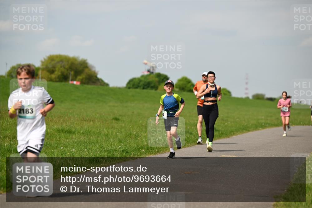 10.05.2026 - 8. Wedeler Halbmarathon Dr. Thomas Lammeyer http://msf.ph/oto/9693664 10.05.2026 11:18:17 Laufen 2183 meine-sportfotos.de