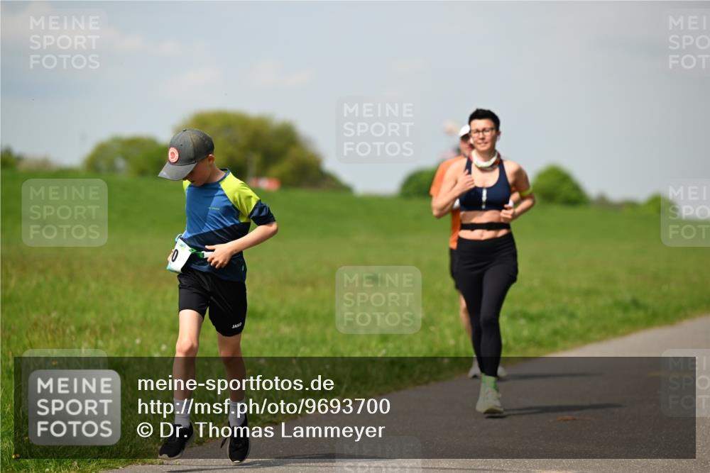 10.05.2026 - 8. Wedeler Halbmarathon Dr. Thomas Lammeyer http://msf.ph/oto/9693700 10.05.2026 11:18:19 Laufen  meine-sportfotos.de