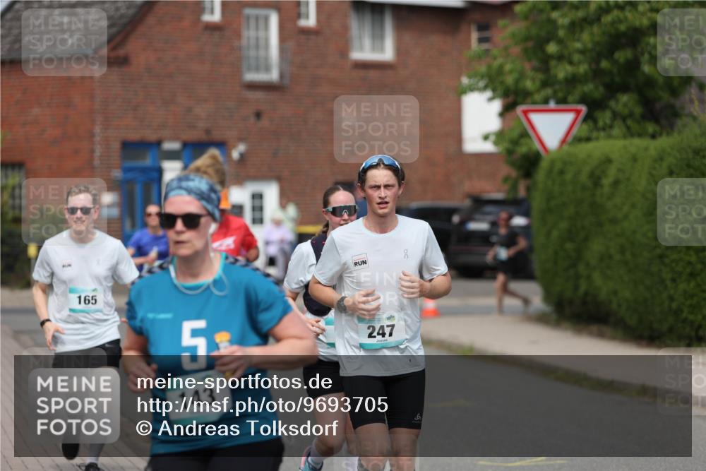 10.05.2026 - 8. Wedeler Halbmarathon Andreas Tolksdorf http://msf.ph/oto/9693705 10.05.2026 10:19:58 Laufen 165, 53, 143, 247, 6 meine-sportfotos.de