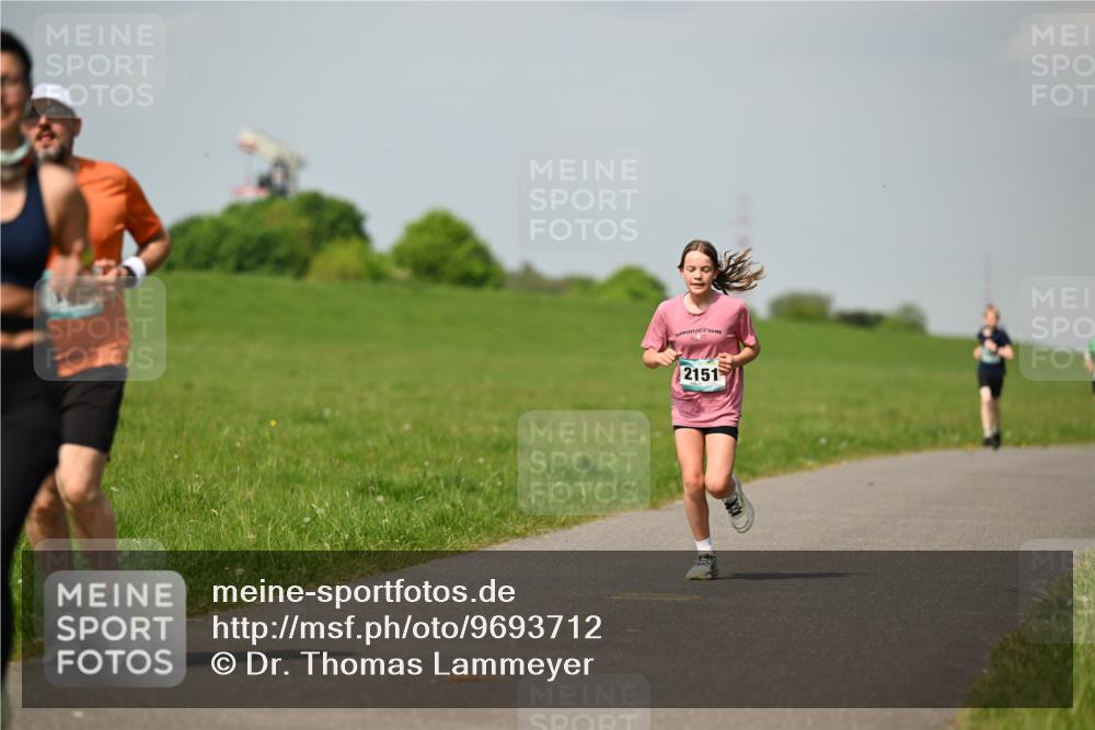 10.05.2026 - 8. Wedeler Halbmarathon Dr. Thomas Lammeyer http://msf.ph/oto/9693712 10.05.2026 11:18:21 Laufen 2151 meine-sportfotos.de