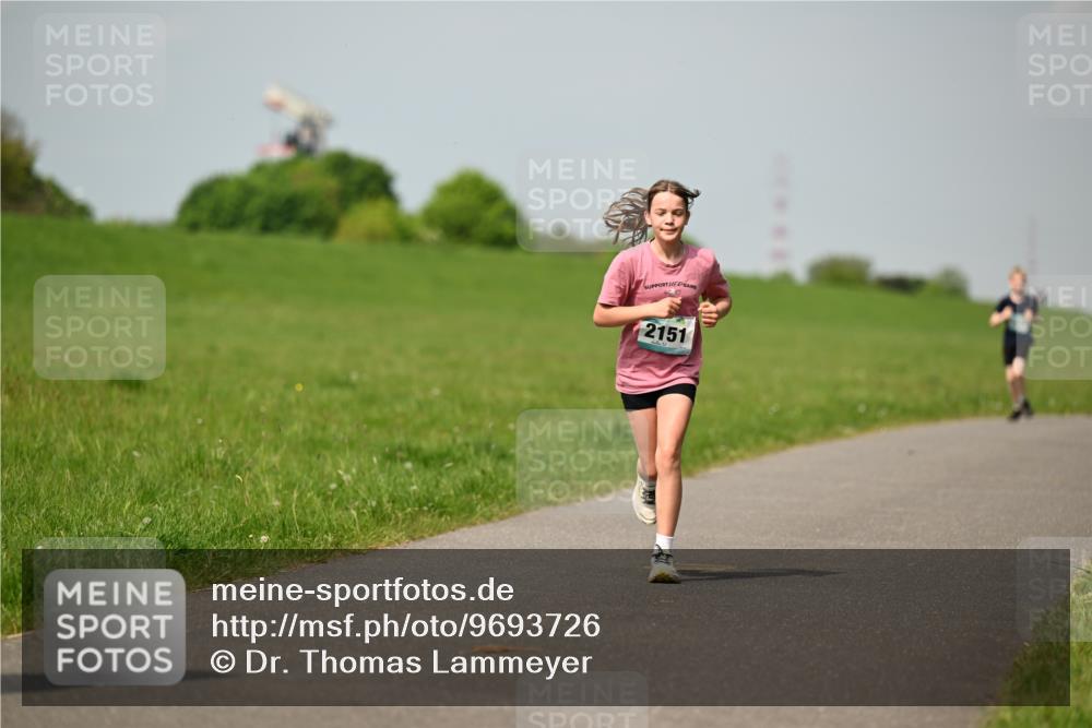 10.05.2026 - 8. Wedeler Halbmarathon Dr. Thomas Lammeyer http://msf.ph/oto/9693726 10.05.2026 11:18:22 Laufen 2151 meine-sportfotos.de
