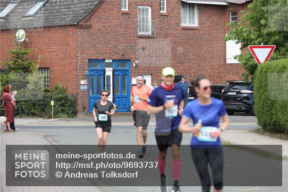 10.05.2026 - 8. Wedeler Halbmarathon Andreas Tolksdorf http://msf.ph/oto/9693737 10.05.2026 10:20:03 Laufen 384, 37, 531, 1976, 2670, 103 meine-sportfotos.de