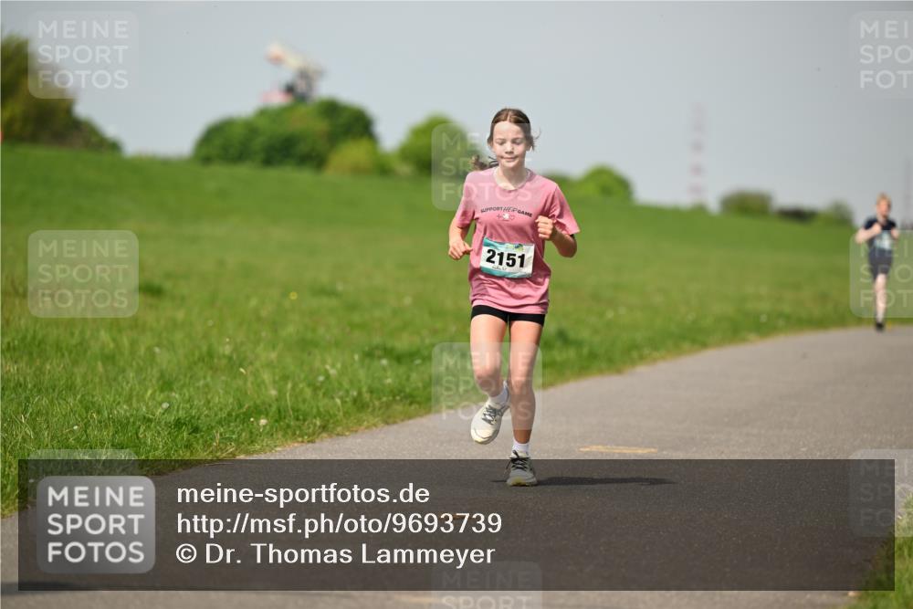 10.05.2026 - 8. Wedeler Halbmarathon Dr. Thomas Lammeyer http://msf.ph/oto/9693739 10.05.2026 11:18:22 Laufen 2151 meine-sportfotos.de