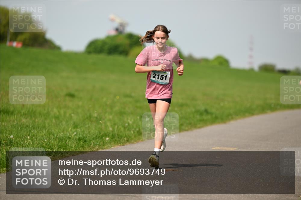 10.05.2026 - 8. Wedeler Halbmarathon Dr. Thomas Lammeyer http://msf.ph/oto/9693749 10.05.2026 11:18:23 Laufen 2151 meine-sportfotos.de