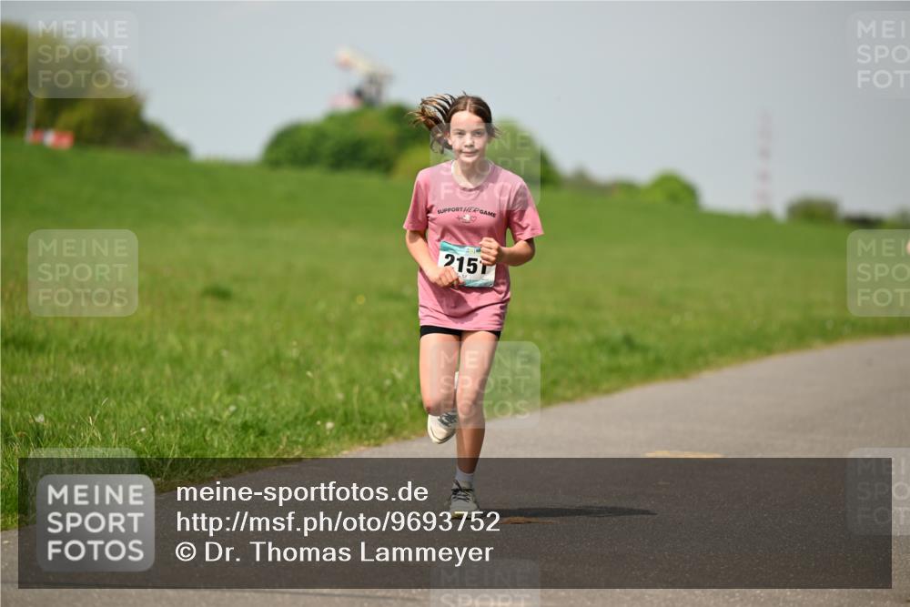10.05.2026 - 8. Wedeler Halbmarathon Dr. Thomas Lammeyer http://msf.ph/oto/9693752 10.05.2026 11:18:23 Laufen 215 meine-sportfotos.de
