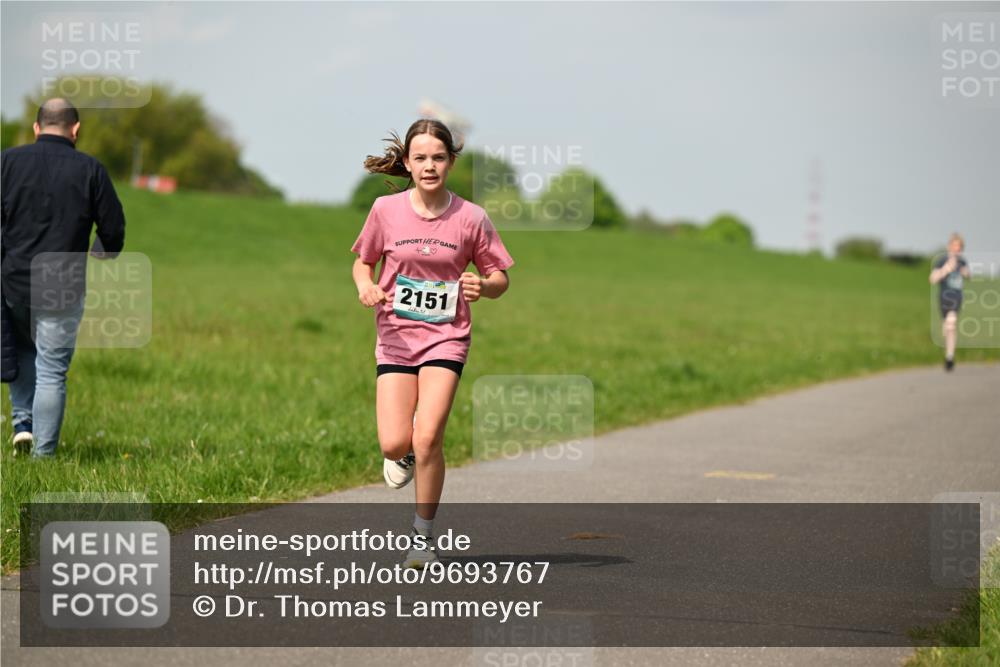 10.05.2026 - 8. Wedeler Halbmarathon Dr. Thomas Lammeyer http://msf.ph/oto/9693767 10.05.2026 11:18:24 Laufen 2151 meine-sportfotos.de