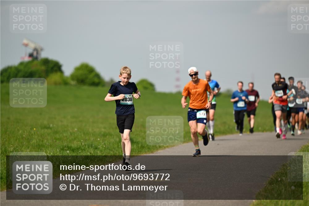 10.05.2026 - 8. Wedeler Halbmarathon Dr. Thomas Lammeyer http://msf.ph/oto/9693772 10.05.2026 11:18:33 Laufen 2038, 572 meine-sportfotos.de