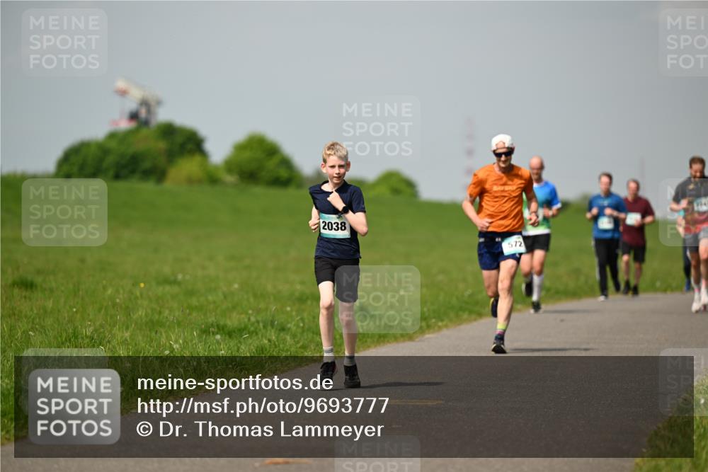 10.05.2026 - 8. Wedeler Halbmarathon Dr. Thomas Lammeyer http://msf.ph/oto/9693777 10.05.2026 11:18:33 Laufen 2038, 572 meine-sportfotos.de