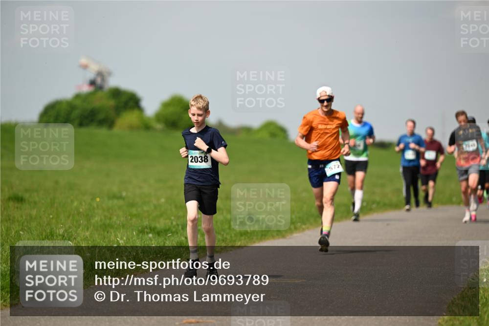 10.05.2026 - 8. Wedeler Halbmarathon Dr. Thomas Lammeyer http://msf.ph/oto/9693789 10.05.2026 11:18:34 Laufen 2038, 572, 3341 meine-sportfotos.de