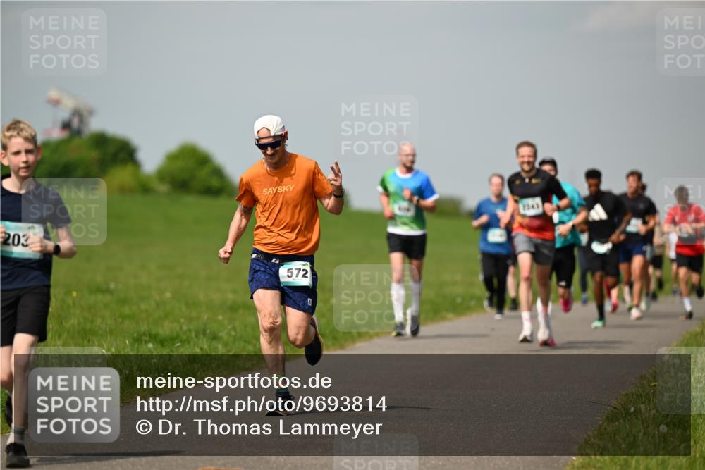 10.05.2026 - 8. Wedeler Halbmarathon Dr. Thomas Lammeyer http://msf.ph/oto/9693814 10.05.2026 11:18:36 Laufen 203, 572, 3343 meine-sportfotos.de