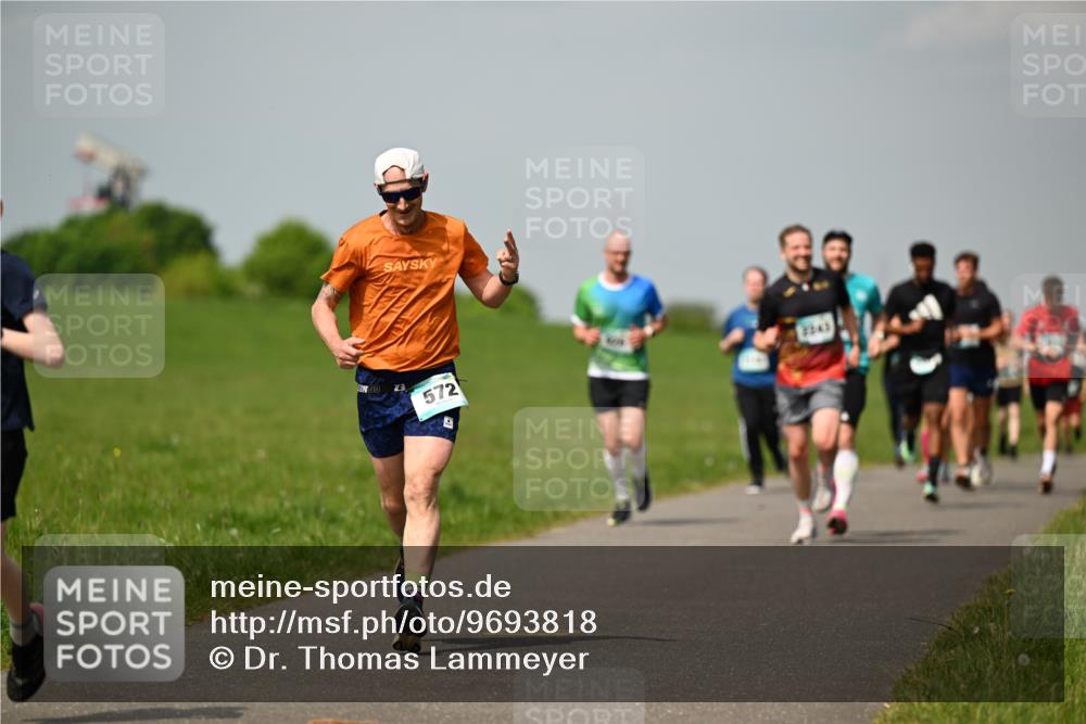 10.05.2026 - 8. Wedeler Halbmarathon Dr. Thomas Lammeyer http://msf.ph/oto/9693818 10.05.2026 11:18:36 Laufen 572, 2343 meine-sportfotos.de