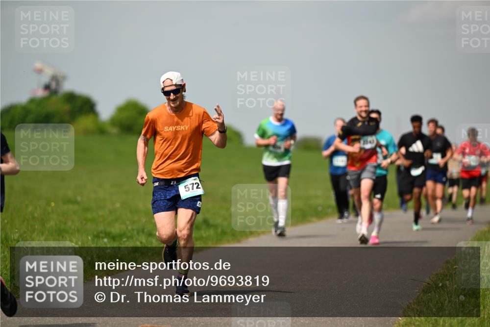 10.05.2026 - 8. Wedeler Halbmarathon Dr. Thomas Lammeyer http://msf.ph/oto/9693819 10.05.2026 11:18:36 Laufen 572 meine-sportfotos.de